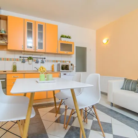 Apartamento Family-friendly With Swimming Pool Okrug Gornji, Ciovo - 18827 Trogir