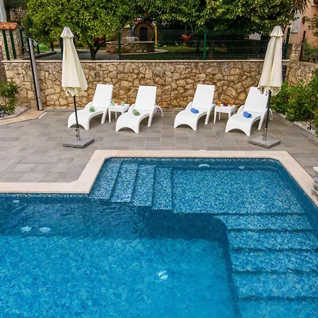 Family-friendly With Swimming Pool Okrug Gornji, Ciovo - 18827 * Trogir
