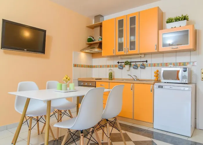 Family-friendly With Swimming Pool Okrug Gornji, Ciovo - 18827 Apartman *
