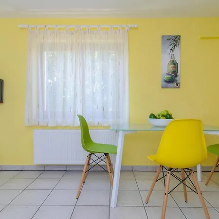 شقة Family-friendly With Swimming Pool Okrug Gornji, Ciovo - 18827 تروغير