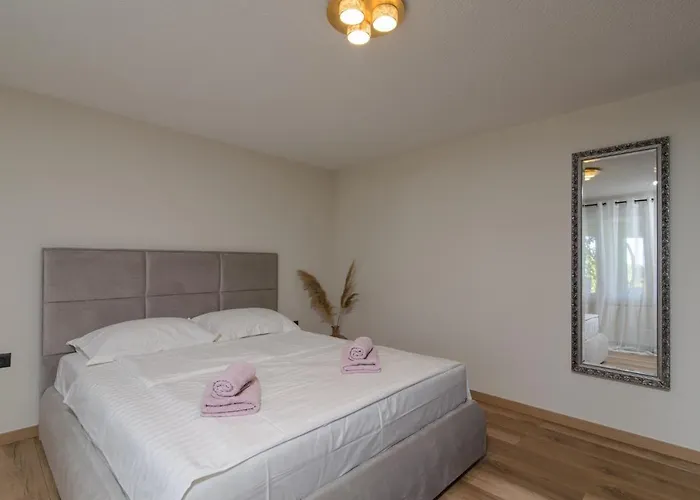 Family-friendly With Swimming Pool Okrug Gornji, Ciovo - 18827 * Trogir