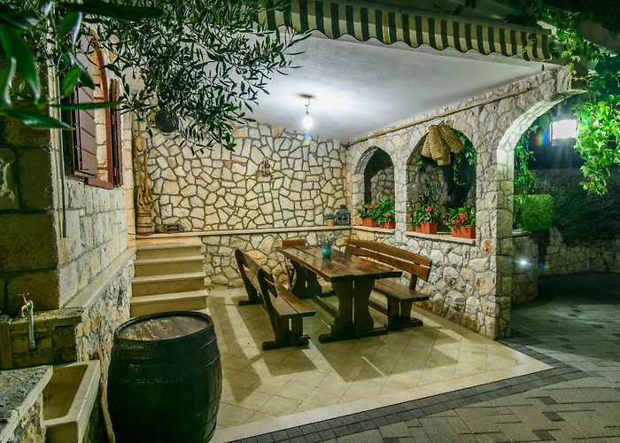 Family-friendly With Swimming Pool Okrug Gornji, Ciovo - 18827 Trogir